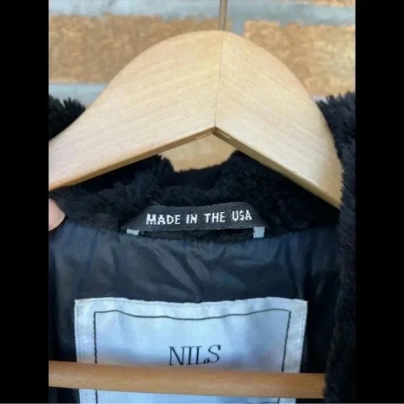 Nils Resort Collection Beige & Black Fleece
Vest Cinch Waist Apres small - Picture 7 of 10